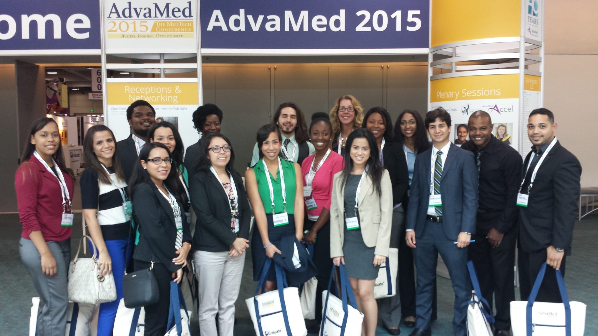 All Scholars taking a picture with Sheri Dodd (Vice President and General Manager, Patient Management Services at Medtronic) at Adva Med.